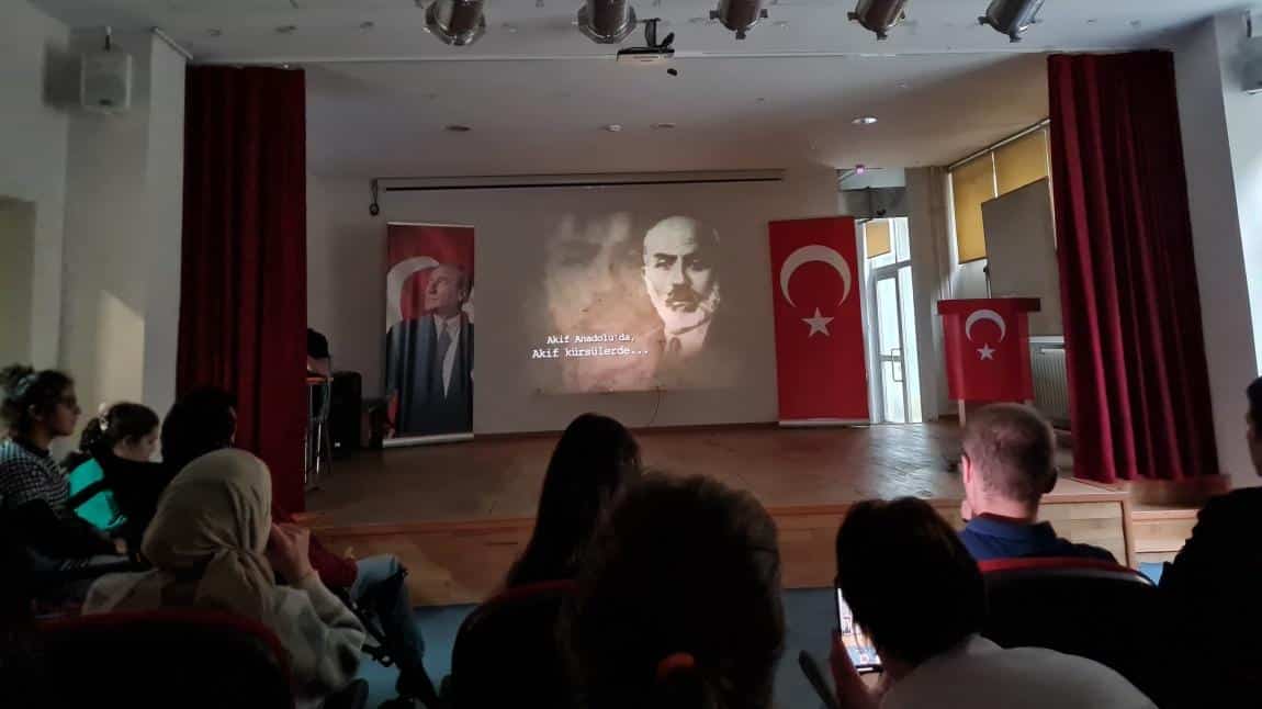 12 Mart İstiklal Marşı'nın Kabulü ve Mehmet Akif Ersoy'u Anma Günü Etkinliği Okulumuzda Düzenlendi